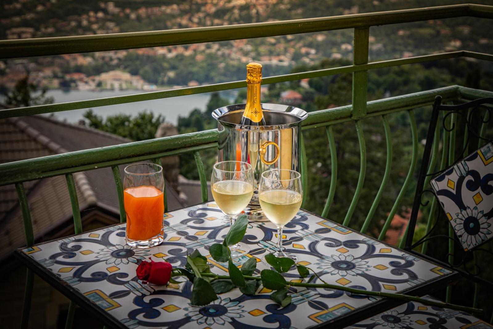 Hotel Vista Lago Brunate Buitenkant foto