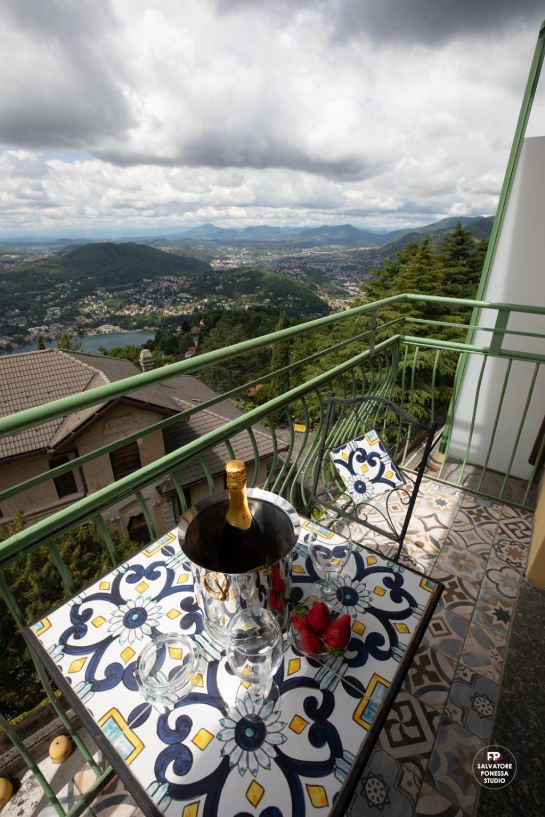 Hotel Vista Lago Brunate Buitenkant foto