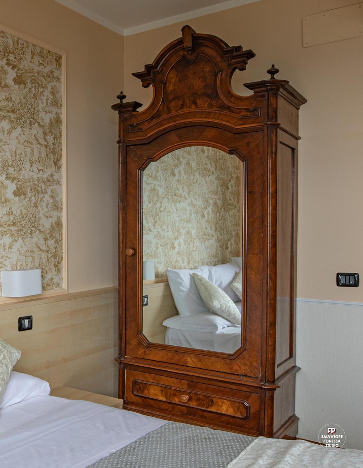 Hotel Vista Lago Brunate Buitenkant foto
