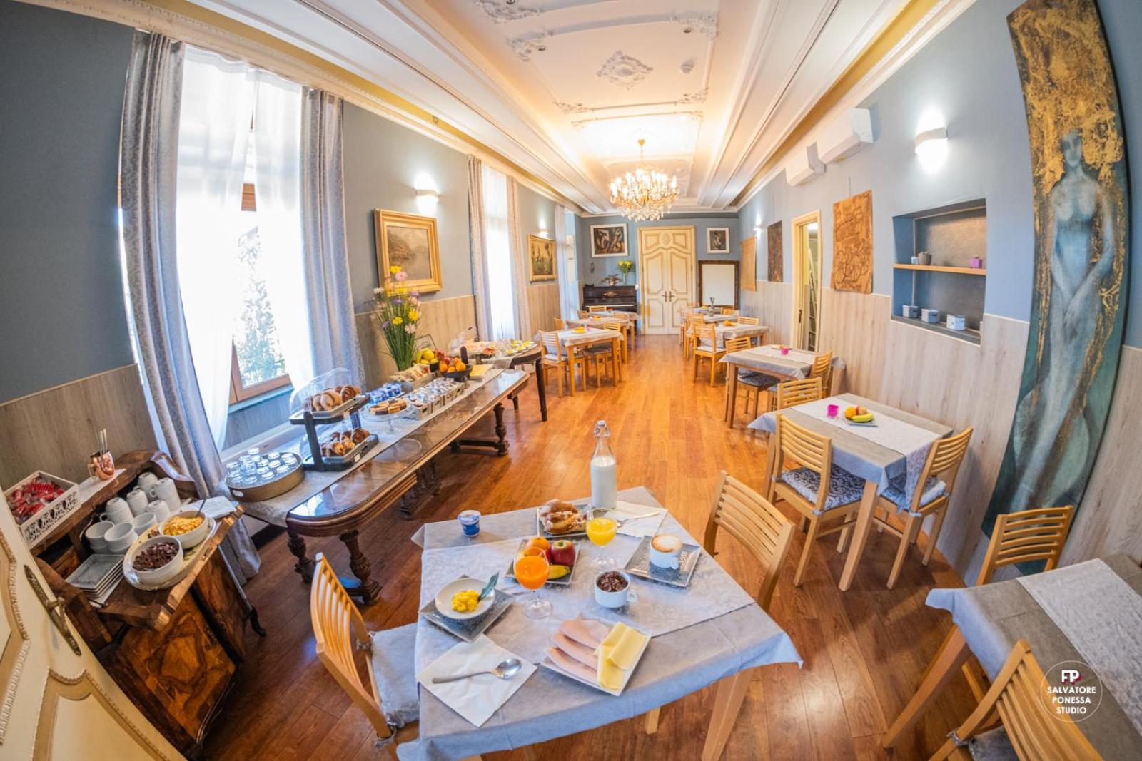 Hotel Vista Lago Brunate Buitenkant foto