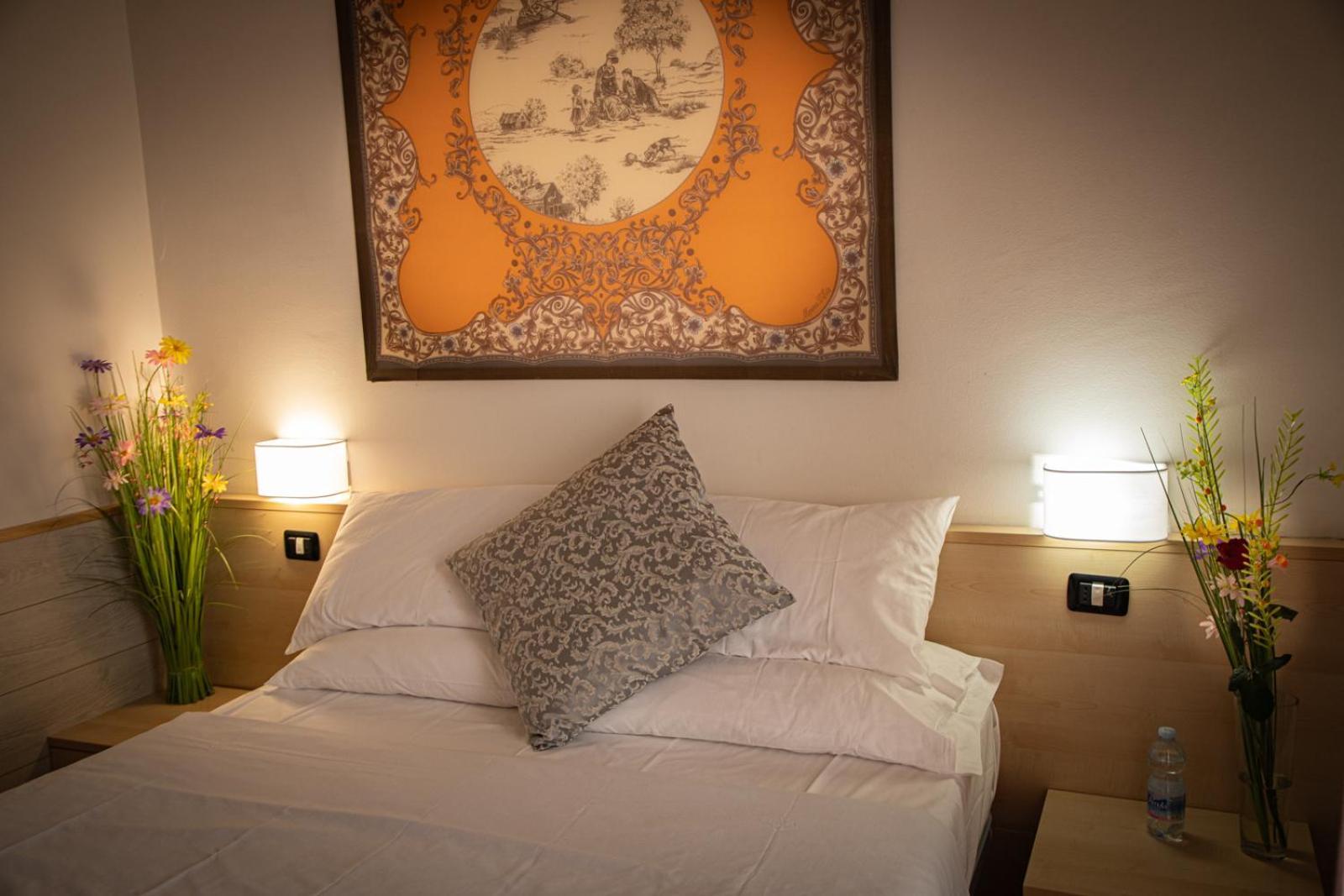 Hotel Vista Lago Brunate Buitenkant foto