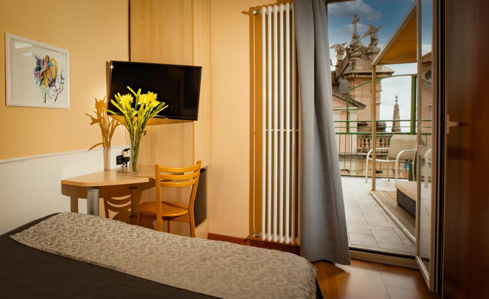 Hotel Vista Lago Brunate Buitenkant foto